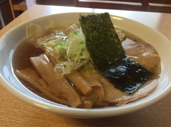 「極上のワンタン中華そば」@らぁ麺 よりみち 伊豆大島の写真