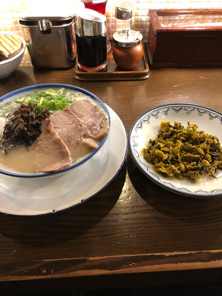 「辛子高菜ラーメン　870円」@博多ラーメン しばらく 日本橋店の写真