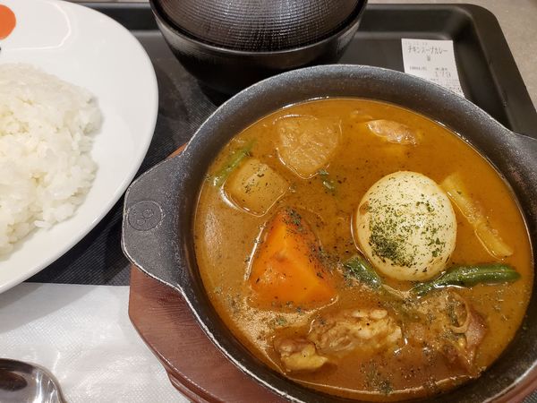 「チキンとごろっと野菜のスープカレー・並」@松屋 伊勢佐木町2丁目店の写真