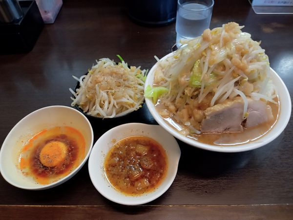 「ラーメン麺半分180g（生卵か、ゆで卵）¥800」@ラーメンどでん 大宮店の写真