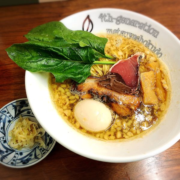 「【ラークリ限定】鰹本枯節二年物 背脂生姜醤油らあめん 1.0」@4代目松屋食堂の写真