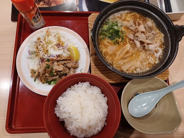 「背脂たっぷり鉄鍋醤油ラーメン」@ファミリーレストラン ジョイフル 狭山店の写真