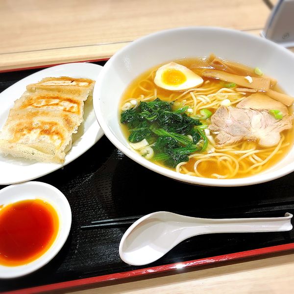 「醤油ラーメン＋餃子3個 693円」@東方餃子坊の写真