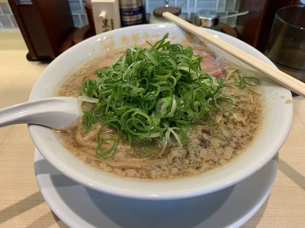 「京都熟成醤油ラーメン（細麺麺硬ネギ多め脂多め）+替玉600円」@京都ラーメン森井 分倍河原店の写真