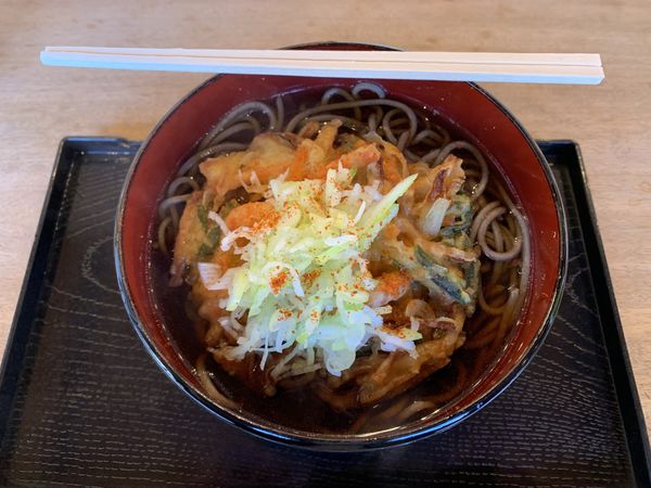 「かき揚げそば 580円」@旭川駅立売商会 JR旭川駅構内売店の写真