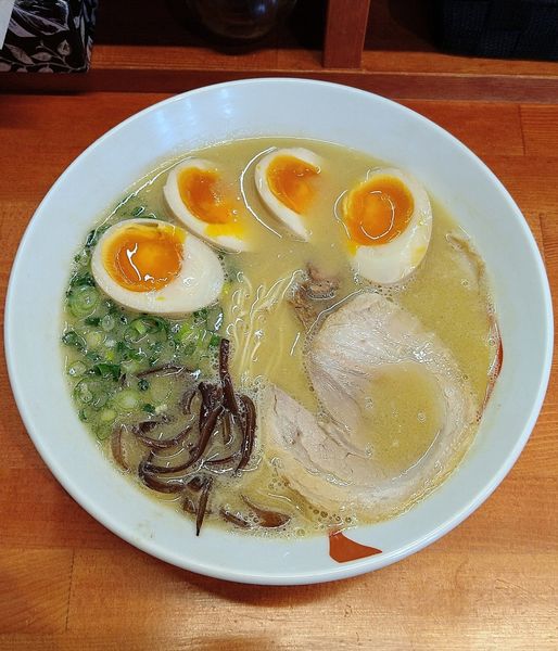 「(限定) 濃厚豚骨 720円＋味玉×2」@らーめん・油そば 笑びすの写真