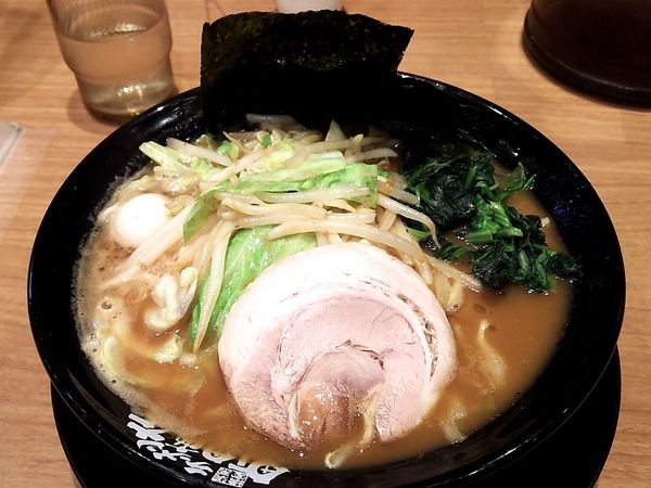 「味噌ラーメン麺増し」@横浜家系ラーメン 町田商店 藤沢湘南台店の写真