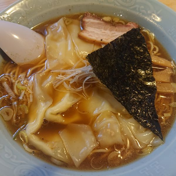 「ワンタン麺(魚介系)850円」@中華そば おかめの写真