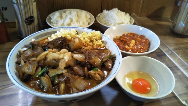 「ヒノスタ2辛➕大盛り➕麻婆豆腐➕生卵➕ライス➕ライス」@ヒノブタスタミナ 南越谷店の写真
