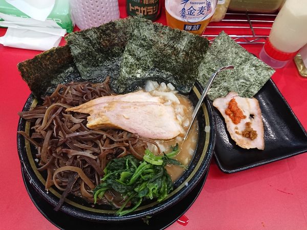 「金麦 樽生 200円＋ラーメン＋キクラゲ＋玉ネギ」@IEKEI_TOKYO 王道家直系の写真