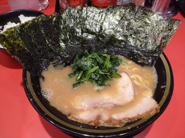 「ラーメン（750円）＋海苔（100円）＋ライス（120円）」@環2家 蒲田店の写真