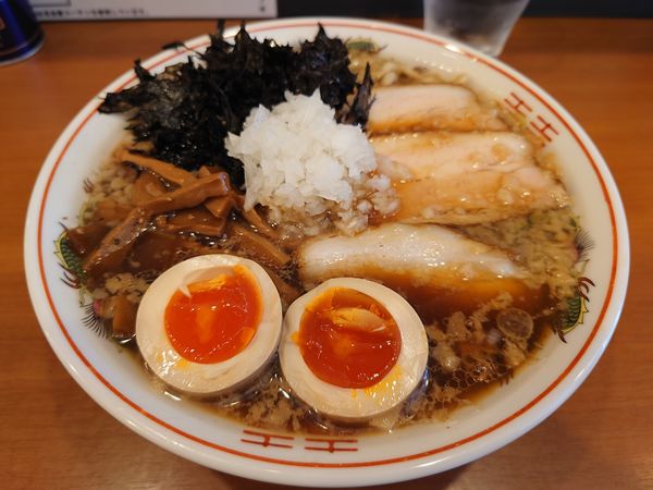 「【限定15食】背脂煮干しラーメン850円＋味玉150円」@自家製手もみ麺 鈴ノ木の写真