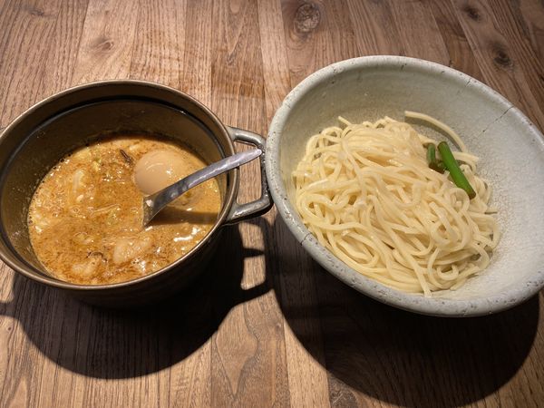 「もつカレーつけ麺 1000円＋味玉 100円」@和醸良麺 すがりの写真
