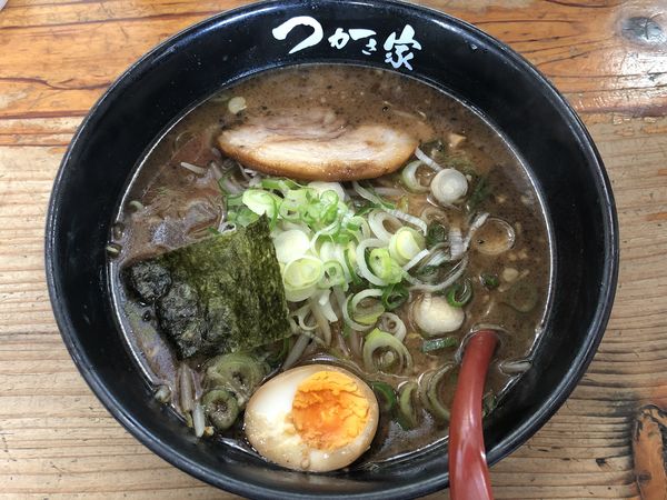 「黒味噌とんこつラーメン　￥８５０」@らーめん つかさ家の写真