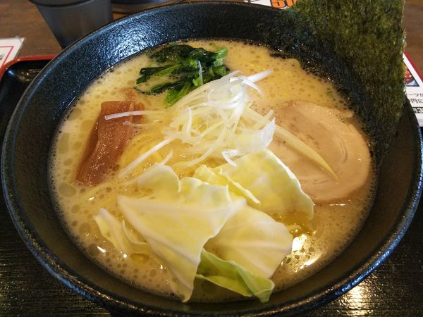 「塩とんこつラーメン　※クーポンで５００円」@ラーメン 白  本店の写真