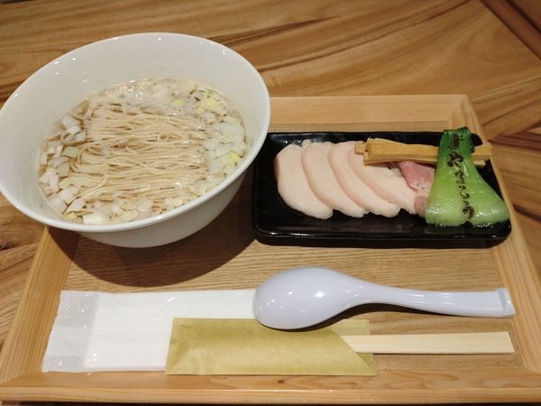 「昆布と鶏の塩ラーメン　牛すじ丼」@つけ麺 らぁ麺 やまこうの写真