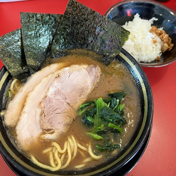 「ラーメン＋バラ×２＋半ライス」@家系ラーメン 王道 神道家の写真