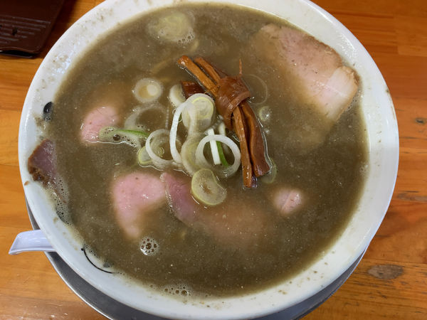 「とんこつ煮干しそば（こいくち）750円（麺半分）」@中華そば ひらこ屋の写真