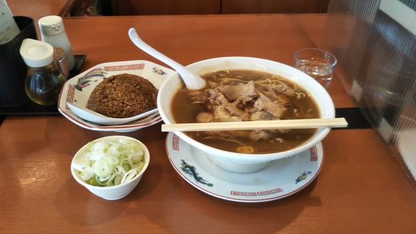 「中華そば(大) ヤキメシ1/2セット」@末廣ラーメン本舗 高田馬場分店の写真