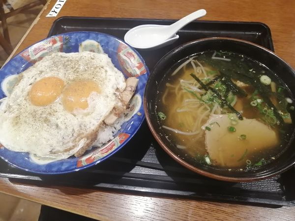 「（数量限定）焼豚玉子飯＋ラーメン（半玉）¥1331」@白楽天 今治本店の写真