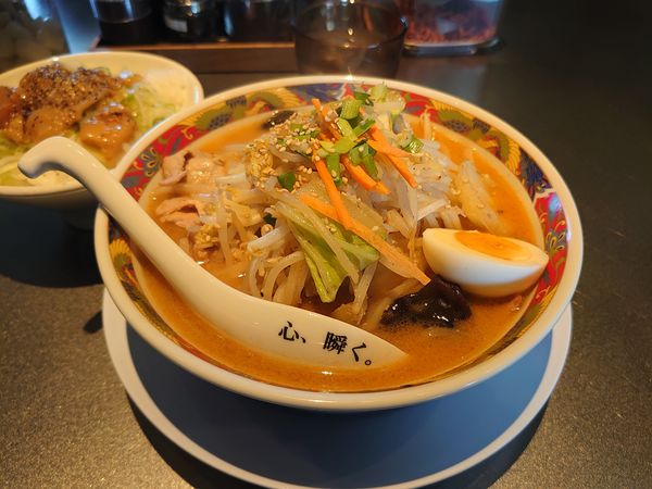 「味噌タンメン中盛り+ゆで卵+背脂ご飯」@オリオン 飯田店の写真