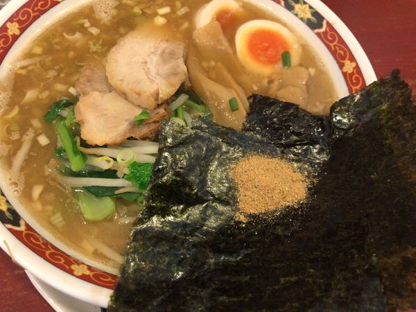 「煮干し醤油らーめん850円」@らーめん まるたつの写真