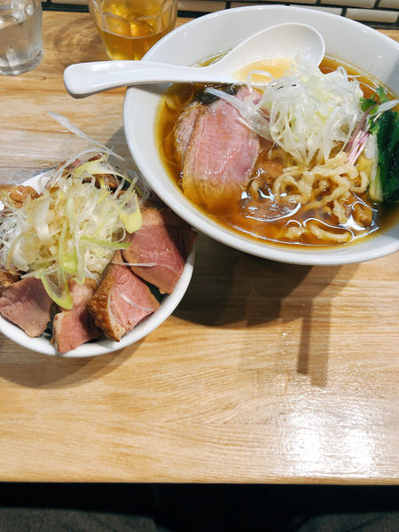 「手揉み中華そば全部入り（薄口）とチャーシューご飯」@中華ソバ ビリケンの写真