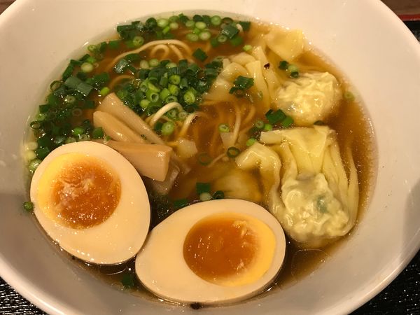 「限定：特製味玉ワンタン麺1188円」@自由が丘 蔭山樓 グランベリーパーク店の写真