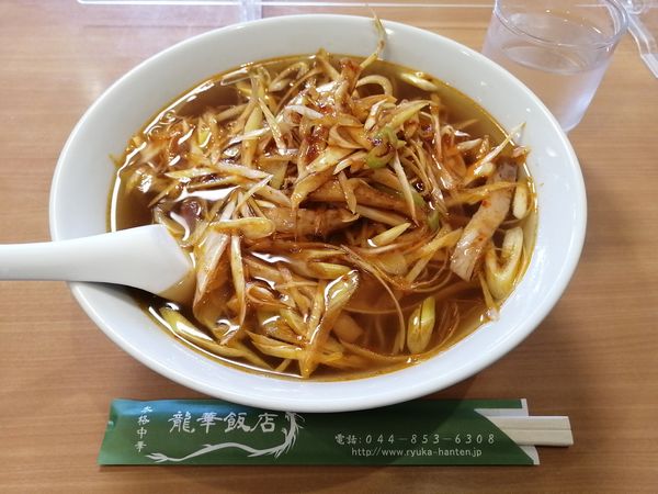 「ネギたっぷり入りチャーシュー麺　700円」@龍華飯店 本店の写真