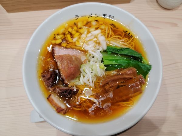 「醤油 あっさり 830円+水餃子2ヶ150円」@ラーメン専科 竹末食堂の写真