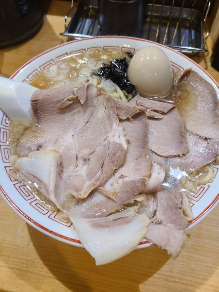 「醤油肉増し中華そば¥1000+味玉¥100」@背脂煮干し中華そば 和市 新橋本店の写真