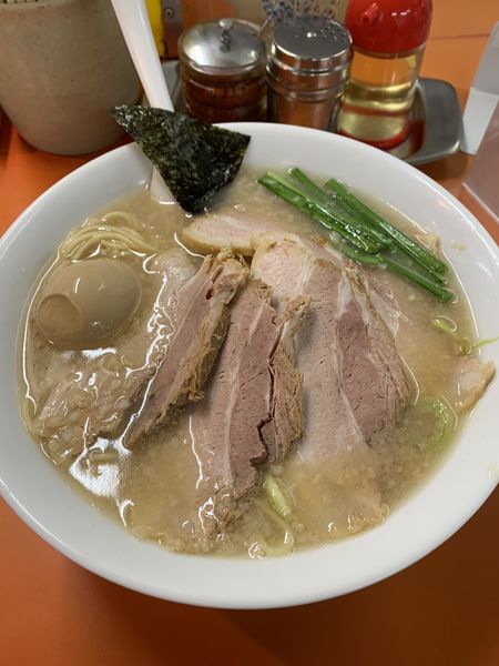 「味玉入りチャーシューメン」@本格的豚骨そば まりぼの写真
