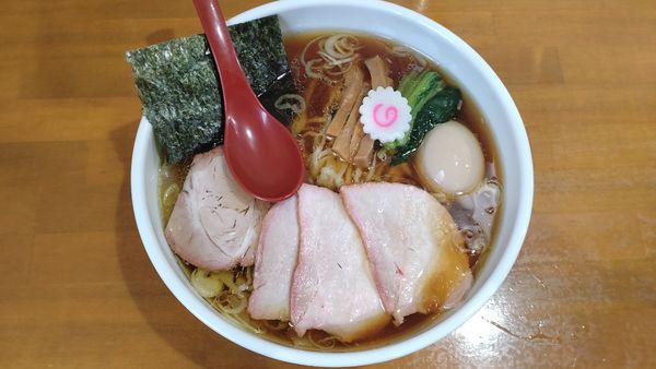 「ワンタン麺味玉入り」@とら食堂 松戸分店の写真