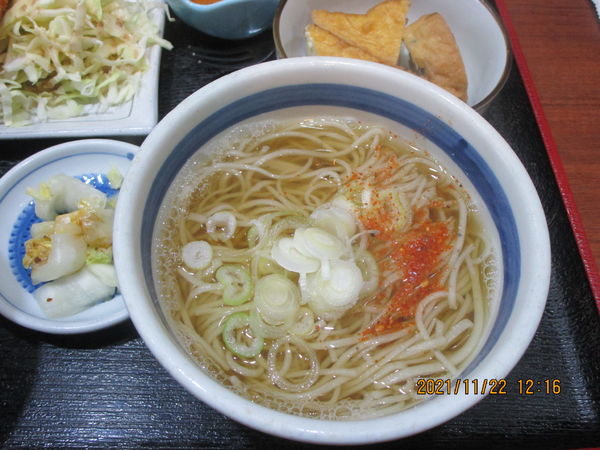 「ランチ：温蕎麦・フライ（鰺・メンチ）ライス大盛り 700円」@そば処 初味の写真
