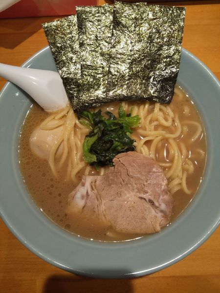 「豚骨醤油らーめん（味玉付き）」@横浜家系ラーメン 平田屋の写真