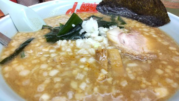 「プレミアム醬油とんこつラーメン890円」@ラーメン 山岡家 高崎中尾店の写真