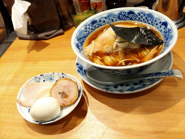 「特製中華そば」@中華蕎麦 時雨 コレットマーレ桜木町店の写真