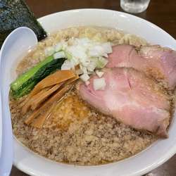 こってり煮干700円　大盛100円　ワンタン150円