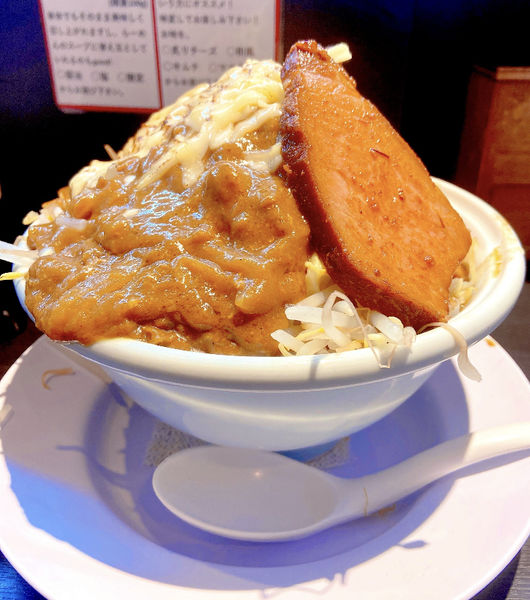 「炙りチーズカレー二郎系らーめん」@らーめん 三極志の写真