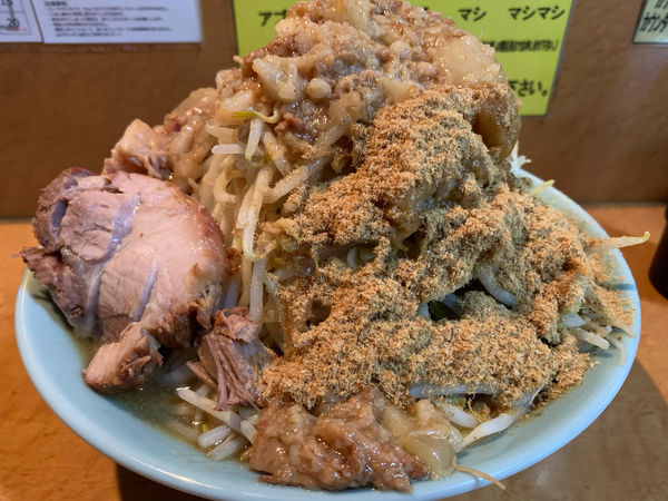 「中ラーメン　魚粉　ヤサイマシアブラマシマシ」@立川マシマシ ロイヤルスープの写真
