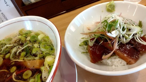 「国済寺ブラック拉麺(800円税込)＋日替丼(400円税込)」@原口商店の写真
