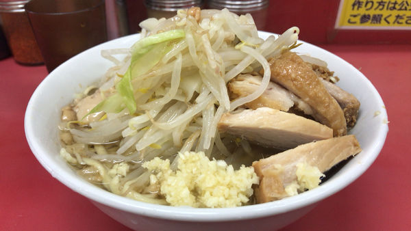 「少なめ 豚2枚 ￥740 豚増し券 豚2枚 ￥200」@ラーメン二郎 小岩店の写真