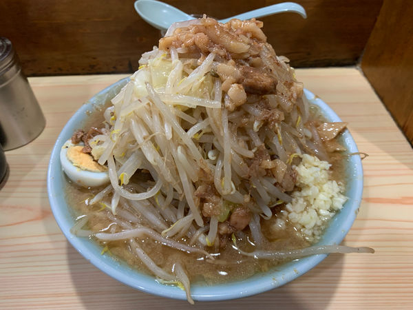 「ラーメン(麺半分)+白 ￥980+￥100」@ラーメン富士丸 明治通り都電梶原店の写真