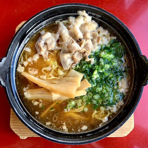 「背脂たっぷり鉄鍋醤油ラーメン（548円）」@ジョイフル 太宰府高雄店の写真