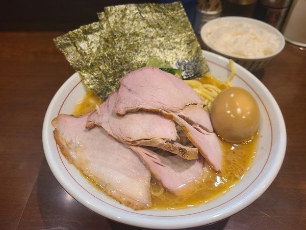 「特製ラーメン+中盛り+ライス」@らーめん飛粋の写真