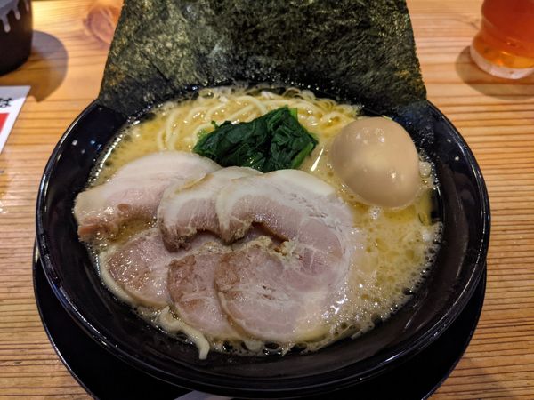 「家系ラーメン」@横浜家系ラーメン吉岡家 米子錦町店の写真