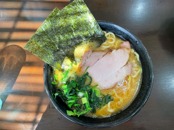 「ラーメン　並、ライス」@杉田家 千葉祐光店の写真