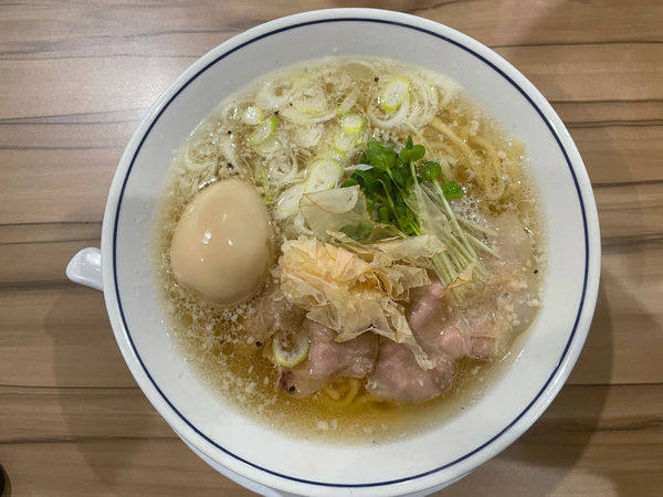 「味玉塩らーめん」@らーめん鱗 西中島店の写真