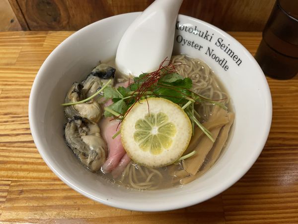 「牡蠣そば」@中華そば よしかわの写真