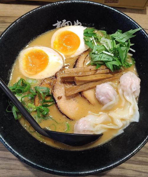 「炙り豚らーめん+ワンタン」@麺や ふくわらいの写真